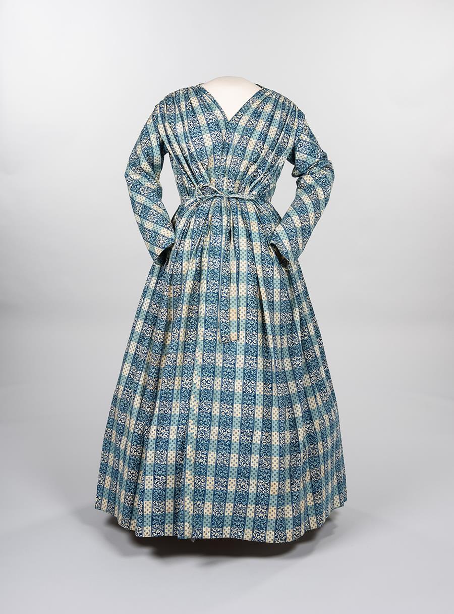 Image of Blue and white printed cotton wrapper, 1850s-1860s